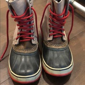 Sorel size 6.5 winter boot (waterproof) w/ insert